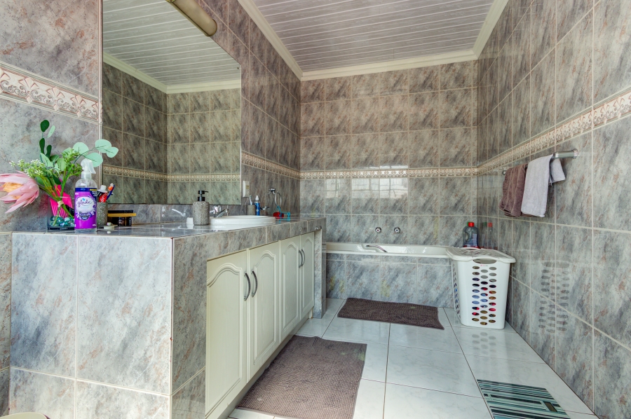 4 Bedroom Property for Sale in Farrarmere Gauteng