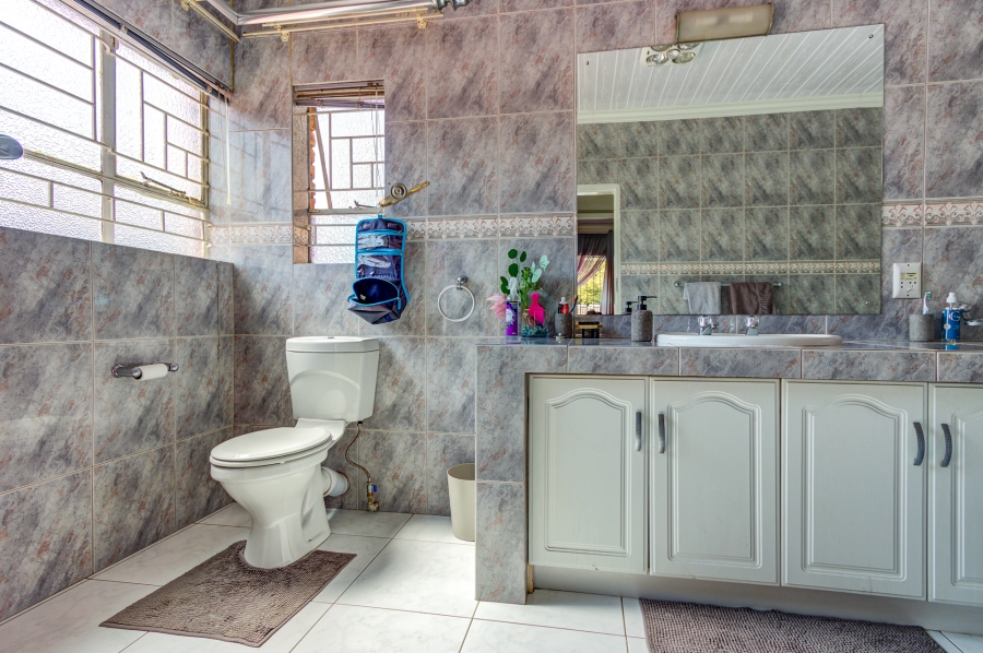 4 Bedroom Property for Sale in Farrarmere Gauteng