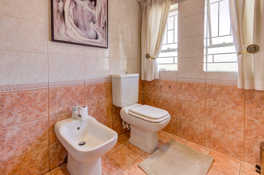 4 Bedroom Property for Sale in Farrarmere Gauteng