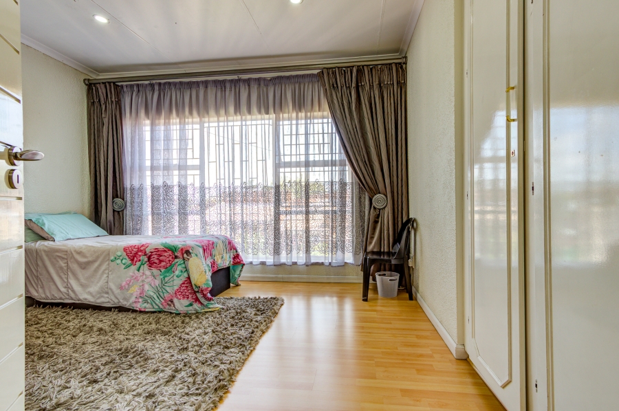 4 Bedroom Property for Sale in Farrarmere Gauteng