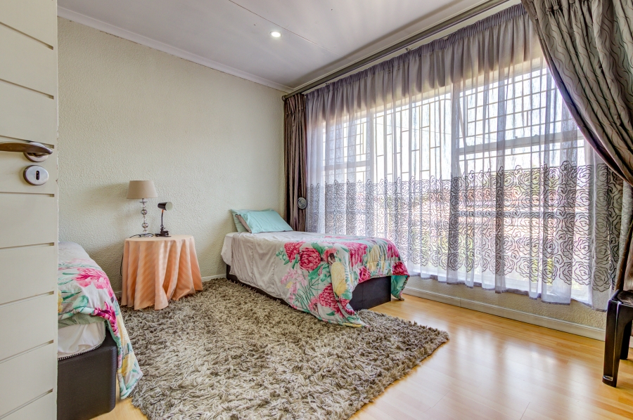 4 Bedroom Property for Sale in Farrarmere Gauteng