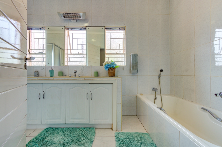 4 Bedroom Property for Sale in Farrarmere Gauteng
