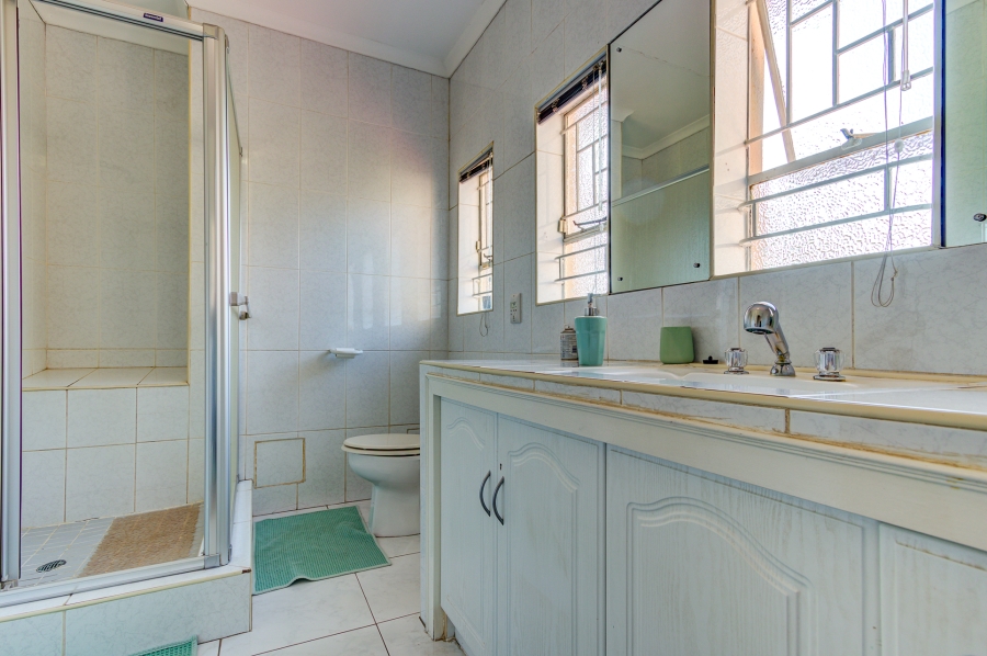 4 Bedroom Property for Sale in Farrarmere Gauteng