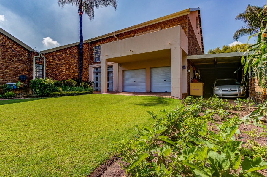 4 Bedroom Property for Sale in Farrarmere Gauteng