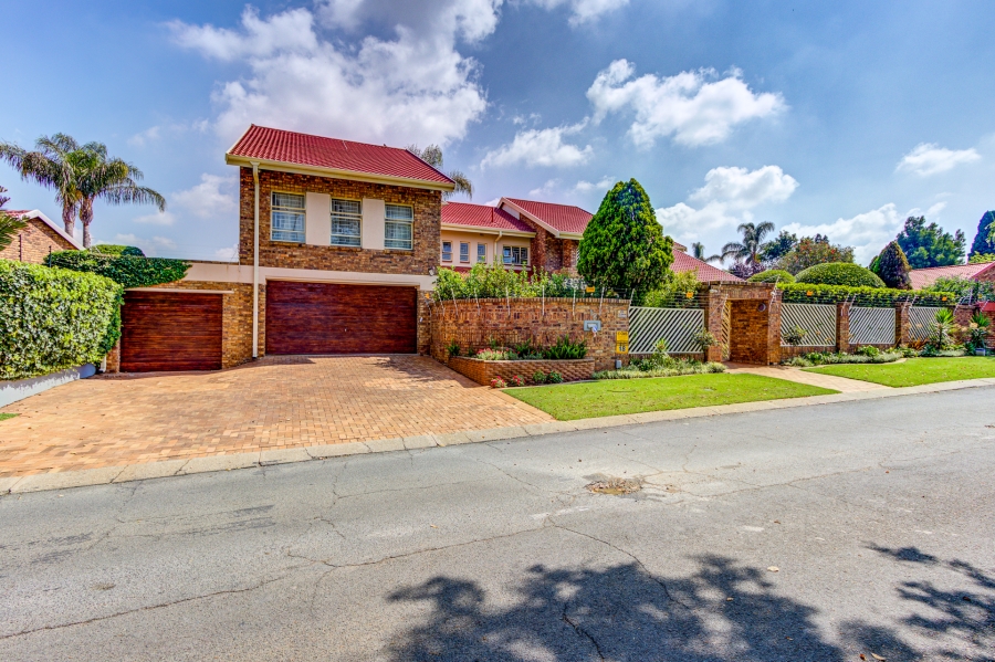 4 Bedroom Property for Sale in Farrarmere Gauteng