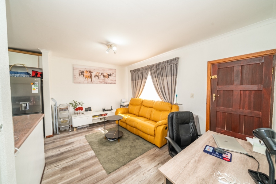 To Let 2 Bedroom Property for Rent in Farrarmere Gauteng