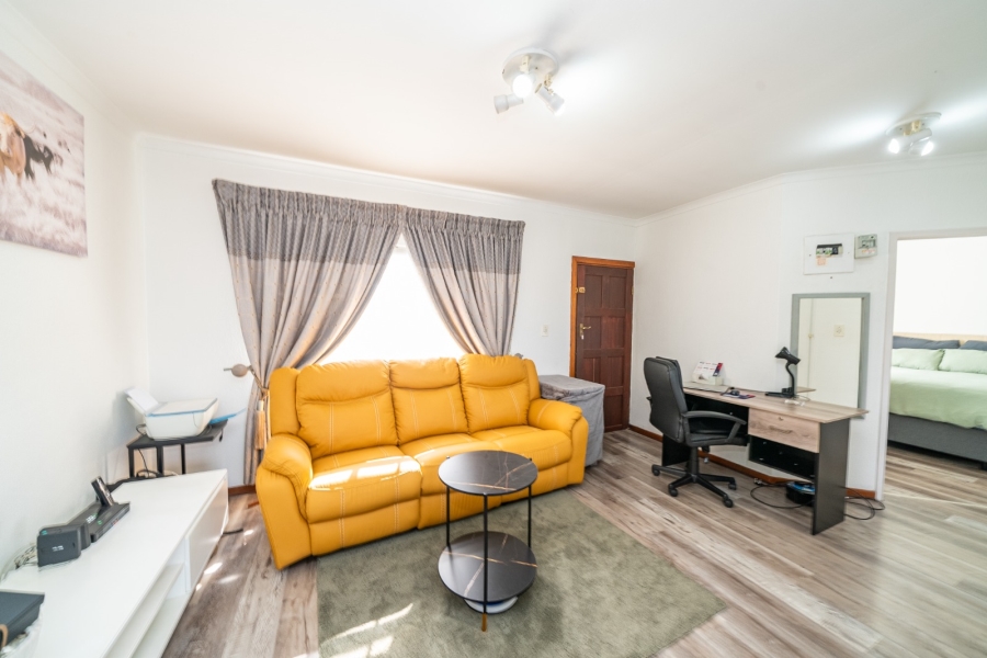 To Let 2 Bedroom Property for Rent in Farrarmere Gauteng