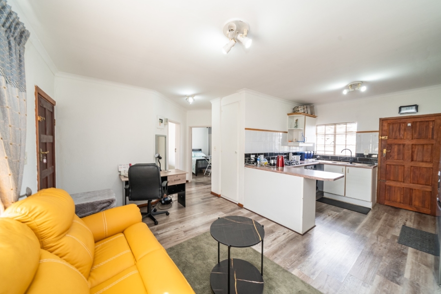 To Let 2 Bedroom Property for Rent in Farrarmere Gauteng