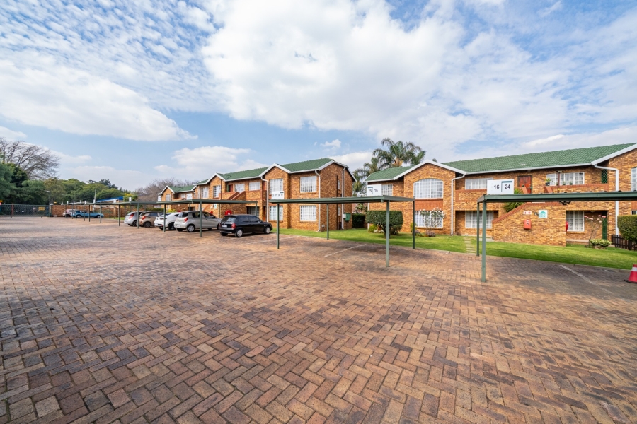 To Let 2 Bedroom Property for Rent in Farrarmere Gauteng