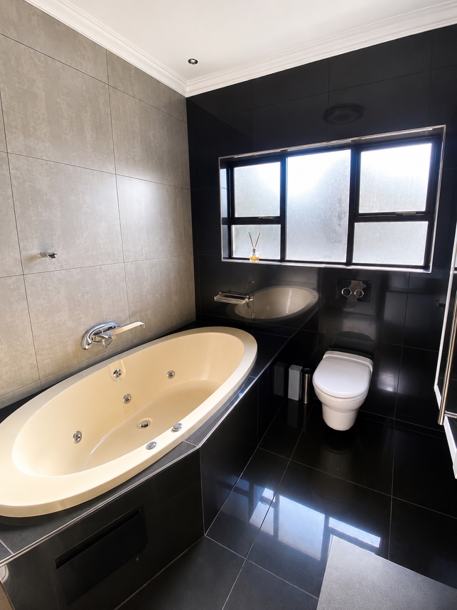 To Let 3 Bedroom Property for Rent in North Riding Gauteng