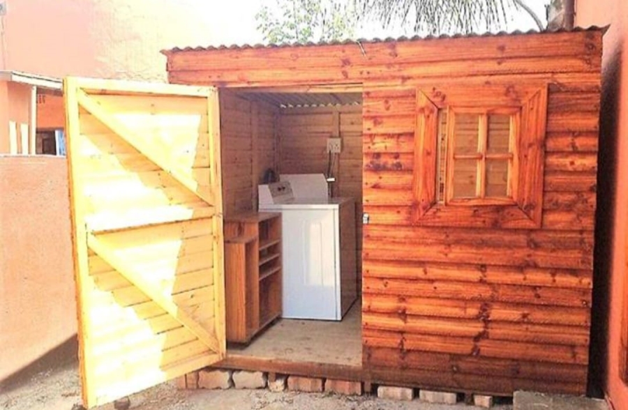 11 Bedroom Property for Sale in Fontainebleau Gauteng