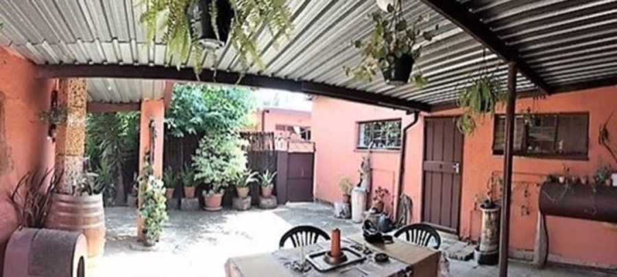 11 Bedroom Property for Sale in Fontainebleau Gauteng
