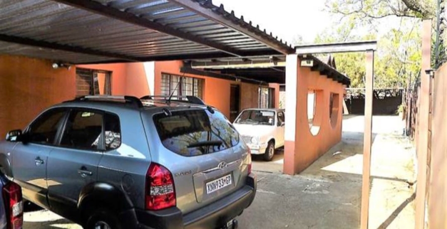 11 Bedroom Property for Sale in Fontainebleau Gauteng