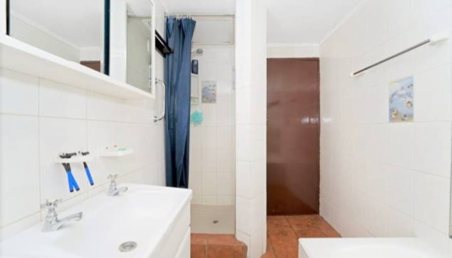 11 Bedroom Property for Sale in Fontainebleau Gauteng