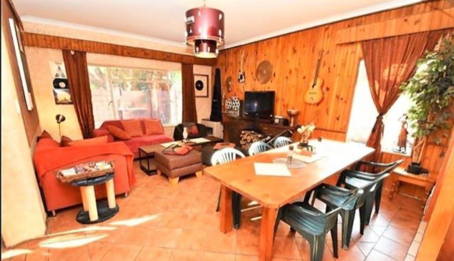 11 Bedroom Property for Sale in Fontainebleau Gauteng