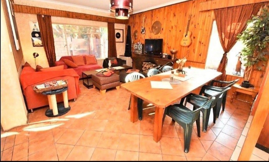 11 Bedroom Property for Sale in Fontainebleau Gauteng