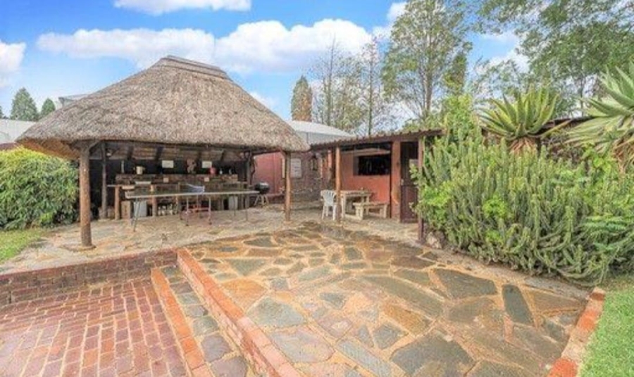 11 Bedroom Property for Sale in Fontainebleau Gauteng