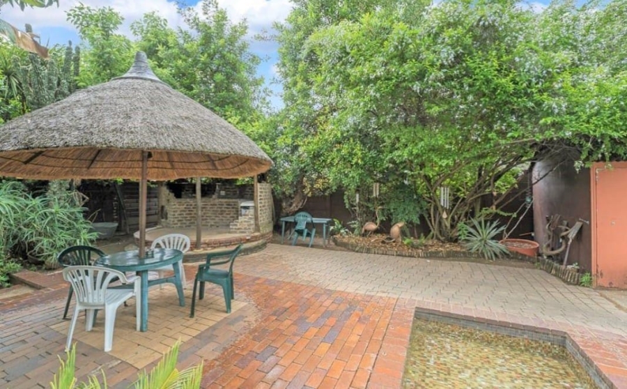 11 Bedroom Property for Sale in Fontainebleau Gauteng