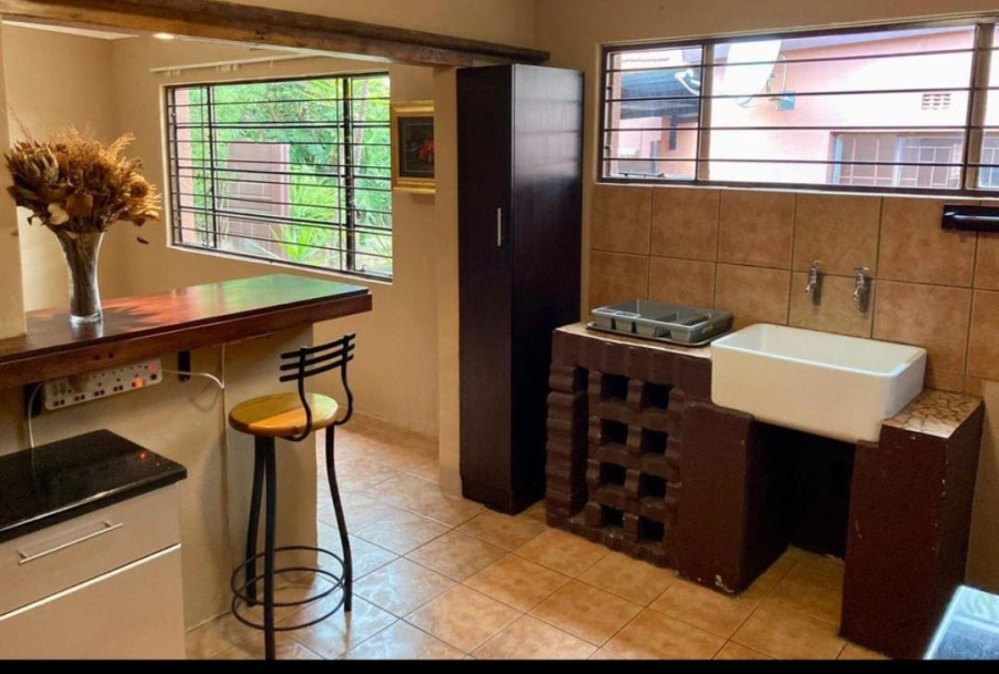 11 Bedroom Property for Sale in Fontainebleau Gauteng