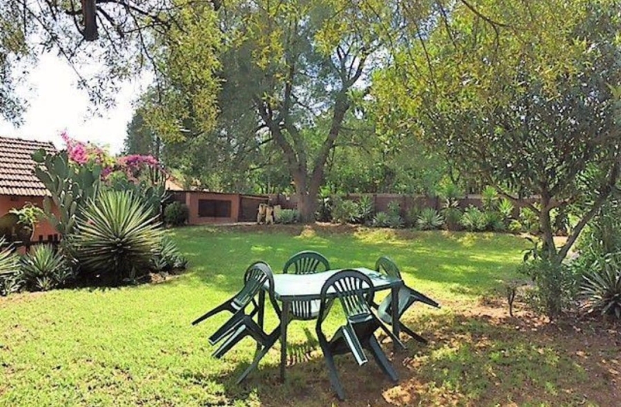 11 Bedroom Property for Sale in Fontainebleau Gauteng
