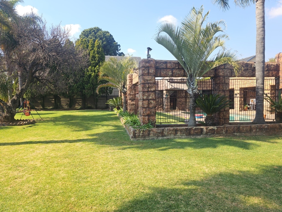 5 Bedroom Property for Sale in Brackenhurst Gauteng