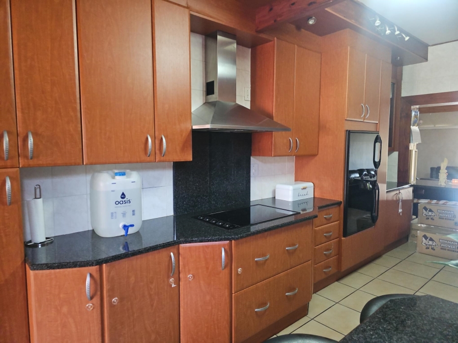 5 Bedroom Property for Sale in Brackenhurst Gauteng