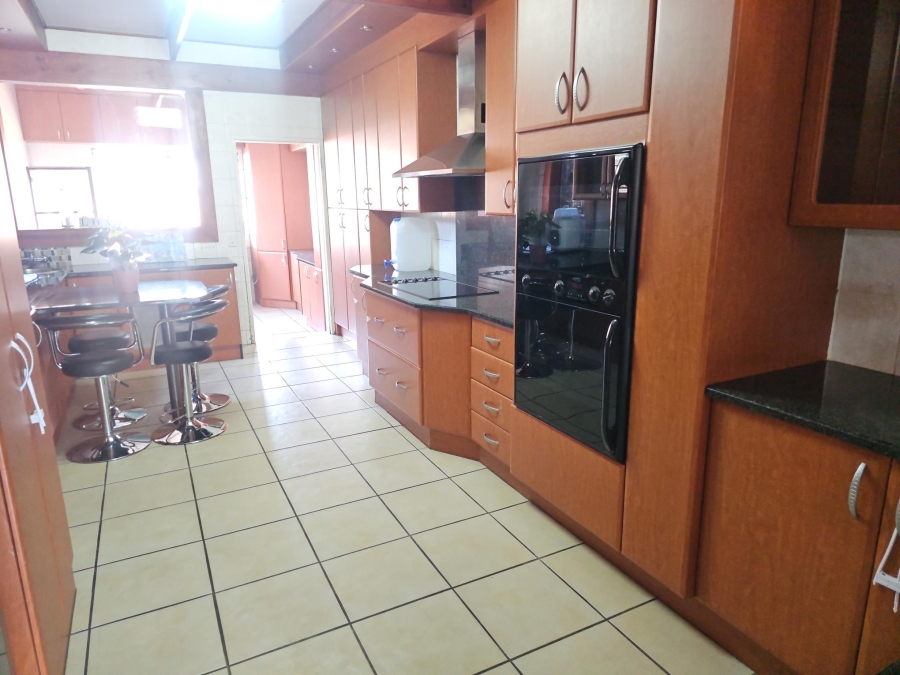 5 Bedroom Property for Sale in Brackenhurst Gauteng