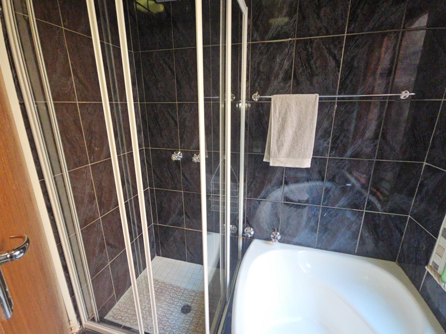 5 Bedroom Property for Sale in Brackenhurst Gauteng
