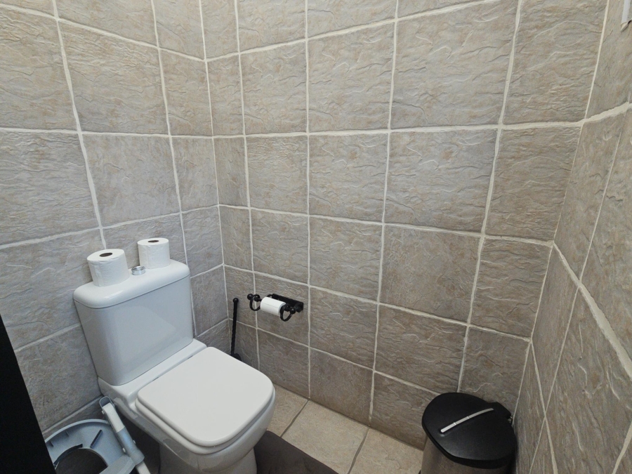 5 Bedroom Property for Sale in Brackenhurst Gauteng