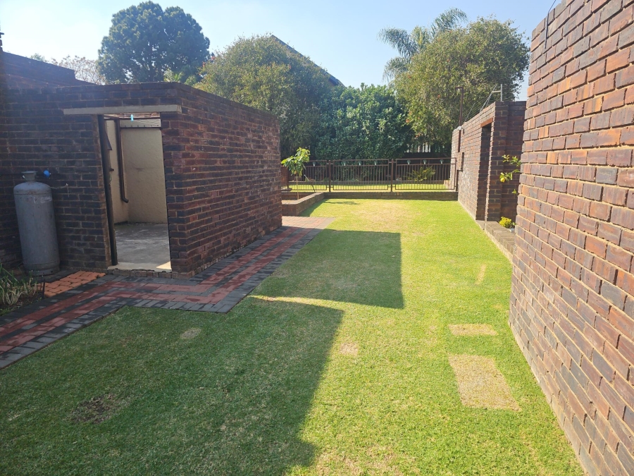 5 Bedroom Property for Sale in Brackenhurst Gauteng