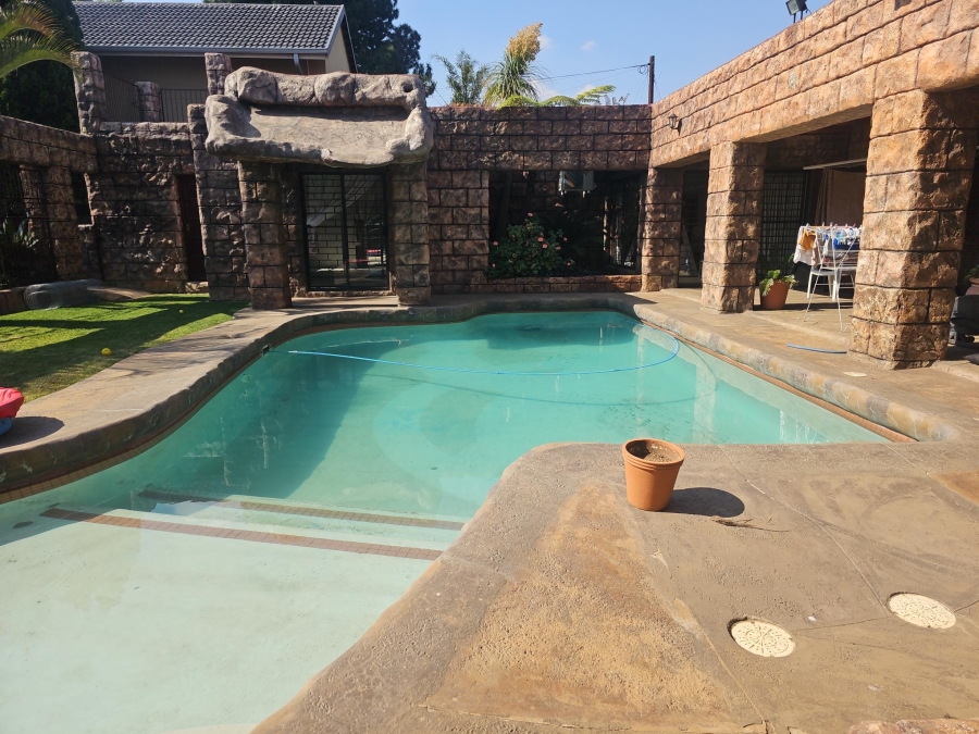 5 Bedroom Property for Sale in Brackenhurst Gauteng