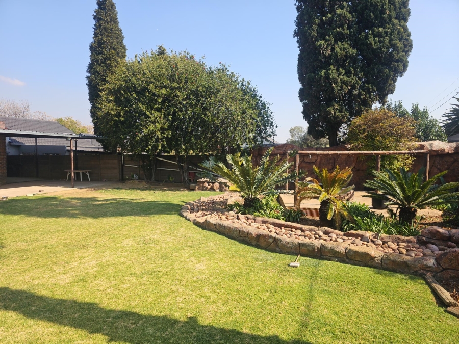 5 Bedroom Property for Sale in Brackenhurst Gauteng