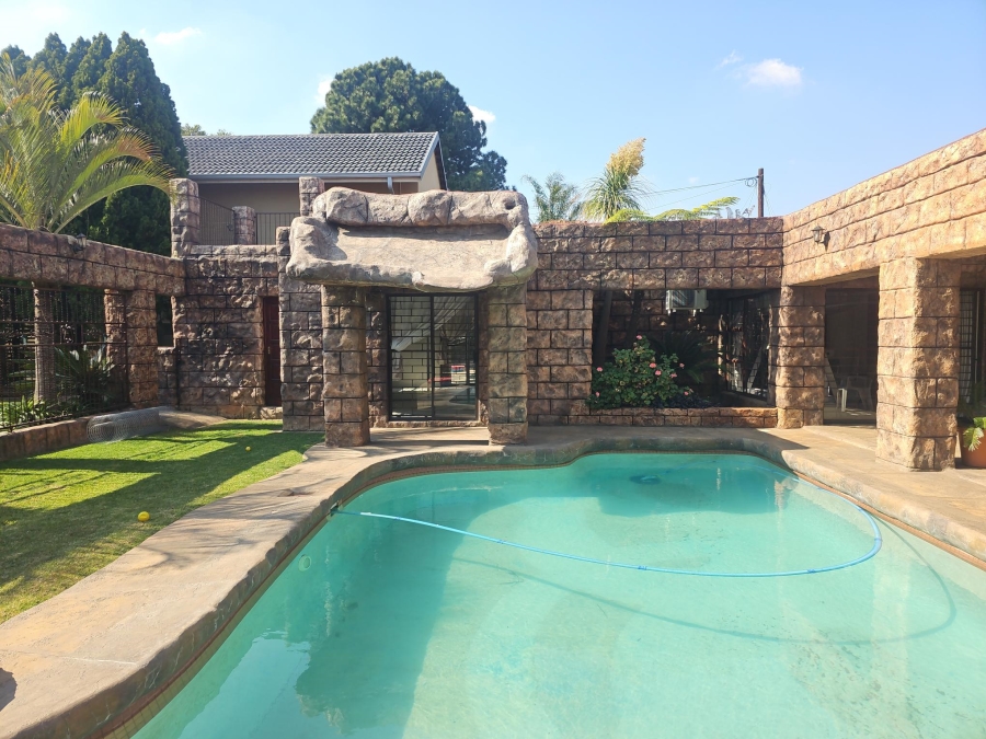 5 Bedroom Property for Sale in Brackenhurst Gauteng