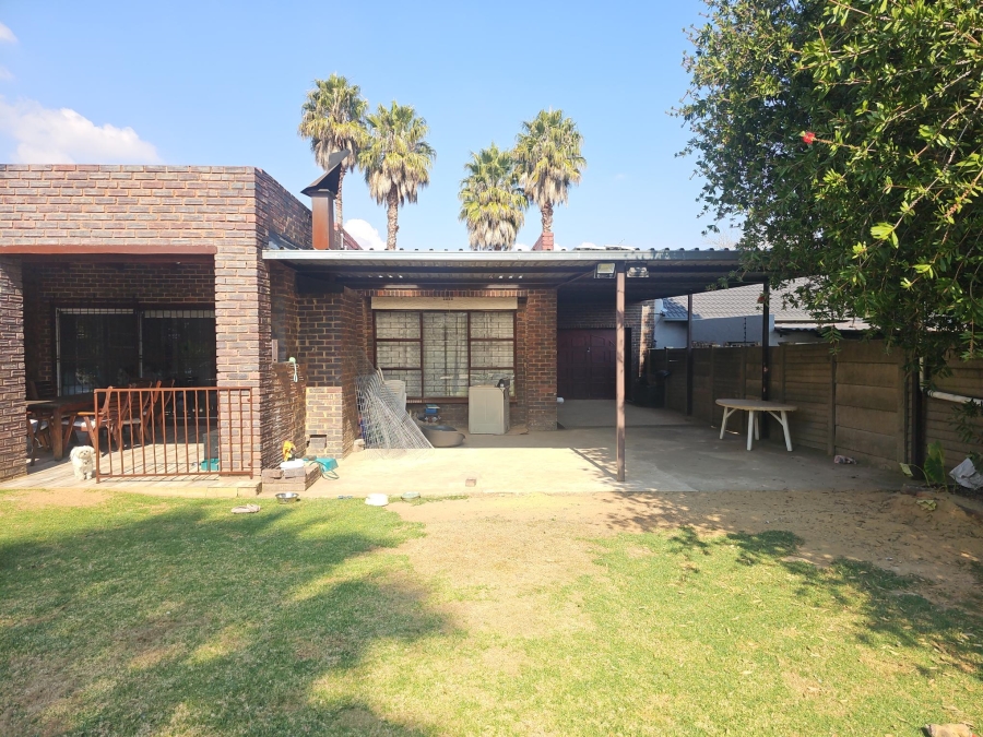5 Bedroom Property for Sale in Brackenhurst Gauteng