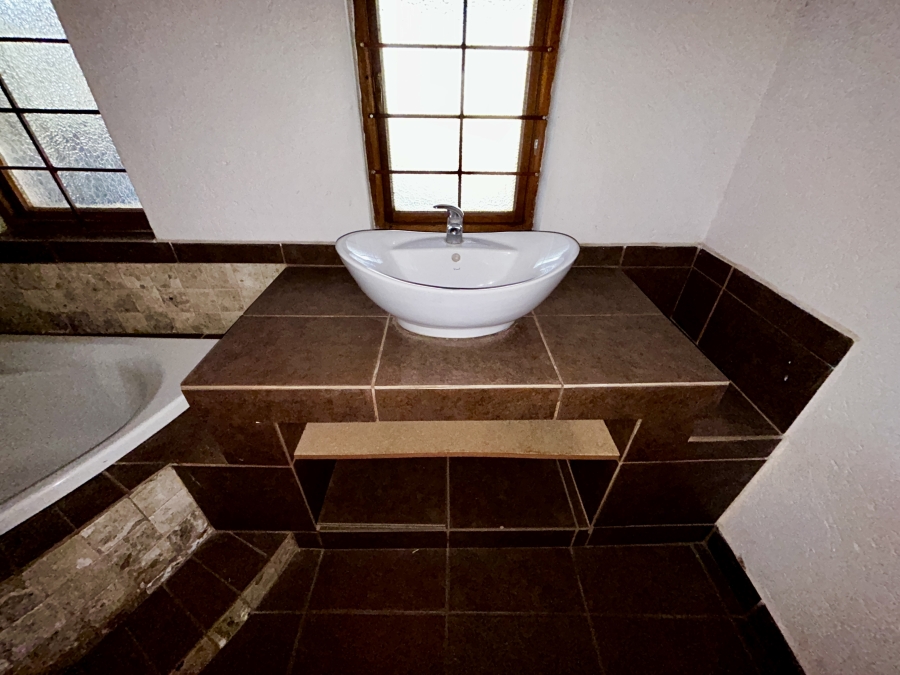 To Let 3 Bedroom Property for Rent in Blue Hills Gauteng