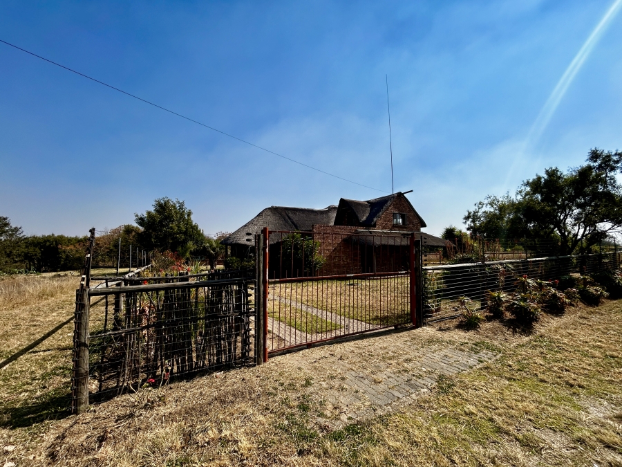 To Let 3 Bedroom Property for Rent in Blue Hills Gauteng