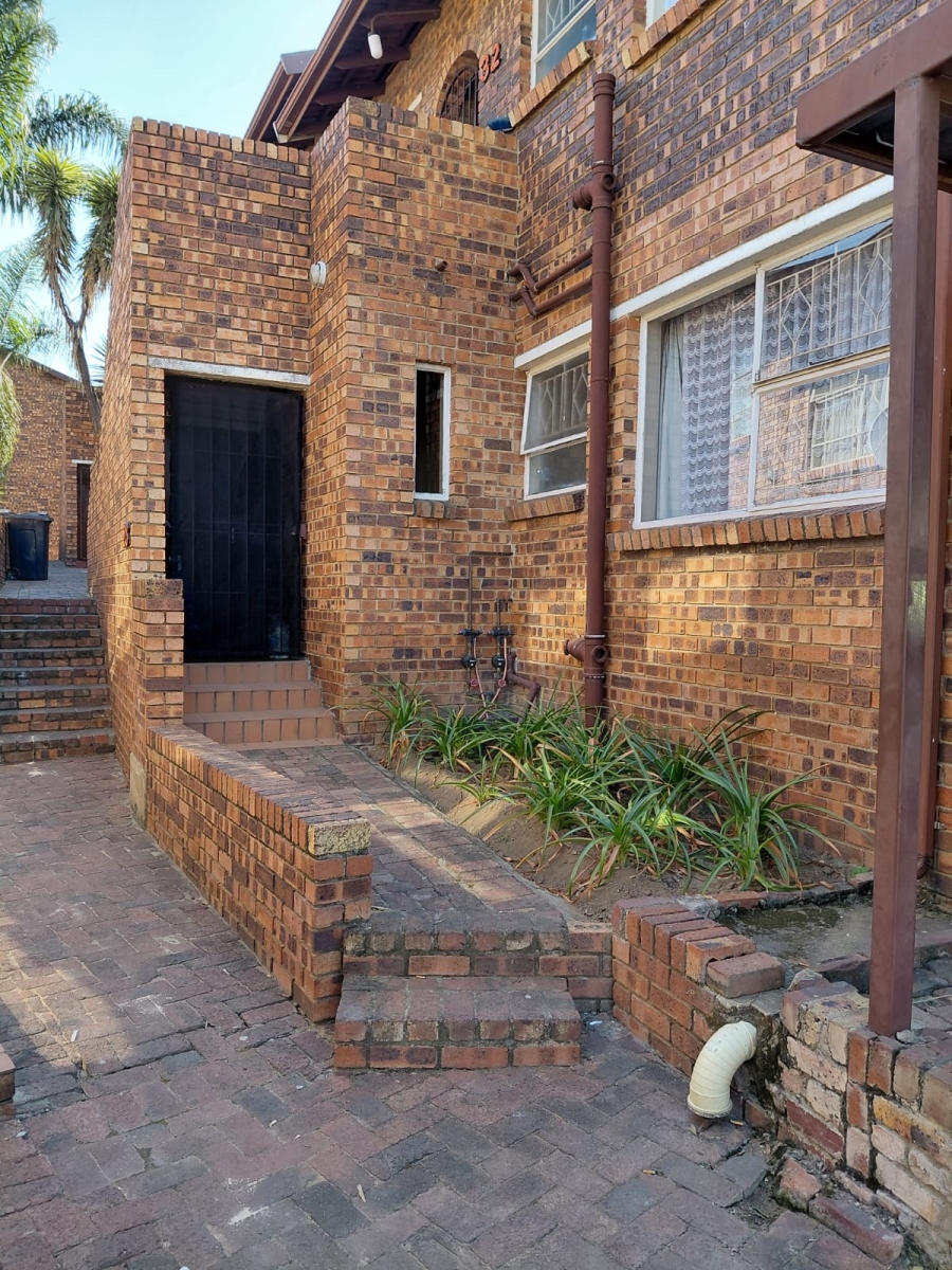 To Let 2 Bedroom Property for Rent in Vorna Valley Gauteng