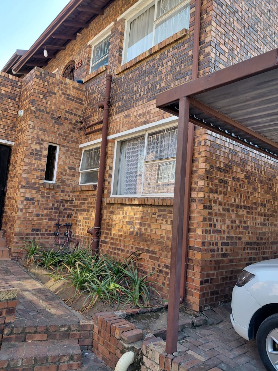 To Let 2 Bedroom Property for Rent in Vorna Valley Gauteng