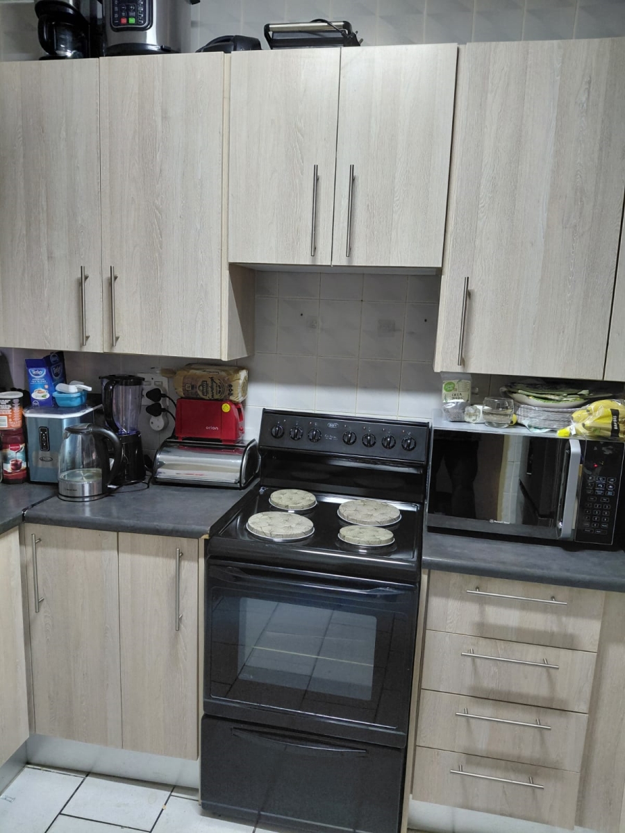To Let 2 Bedroom Property for Rent in Vorna Valley Gauteng