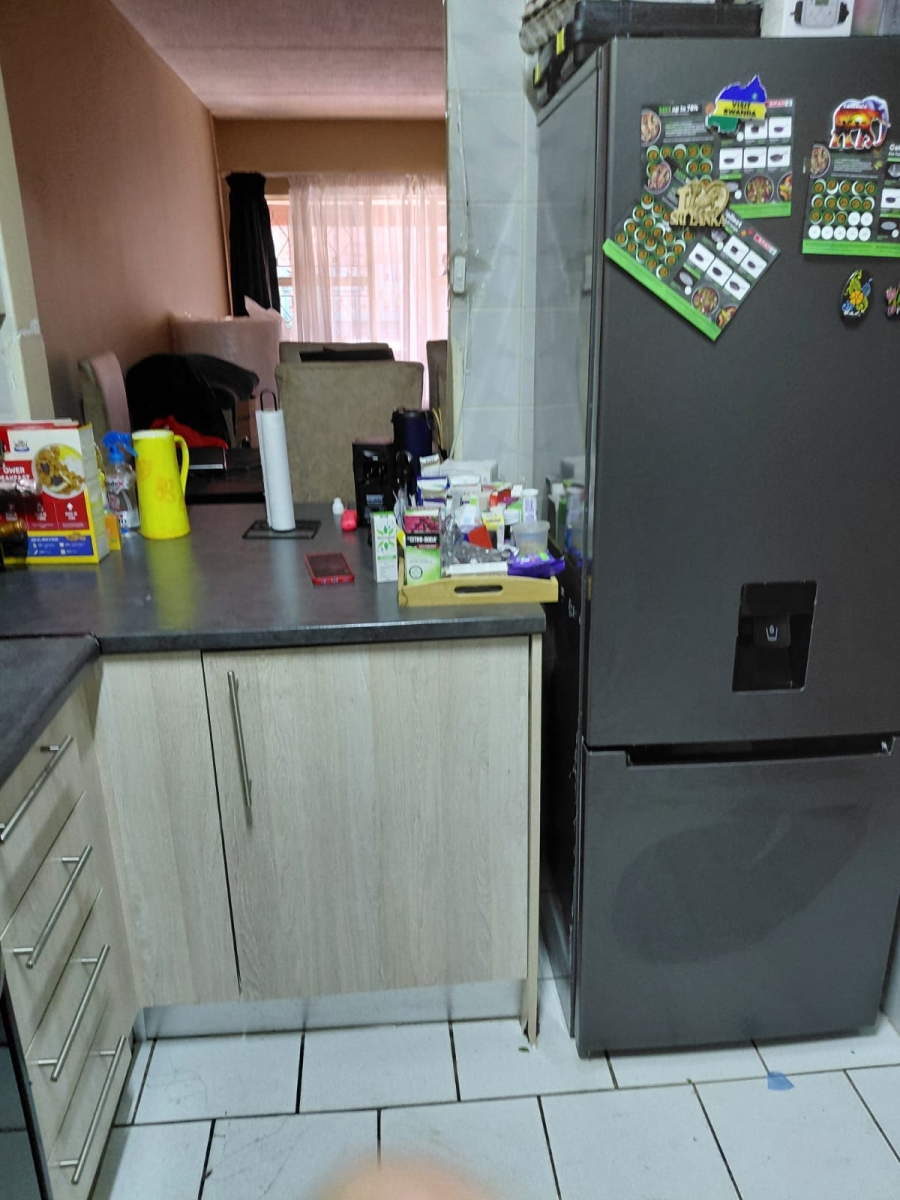 To Let 2 Bedroom Property for Rent in Vorna Valley Gauteng
