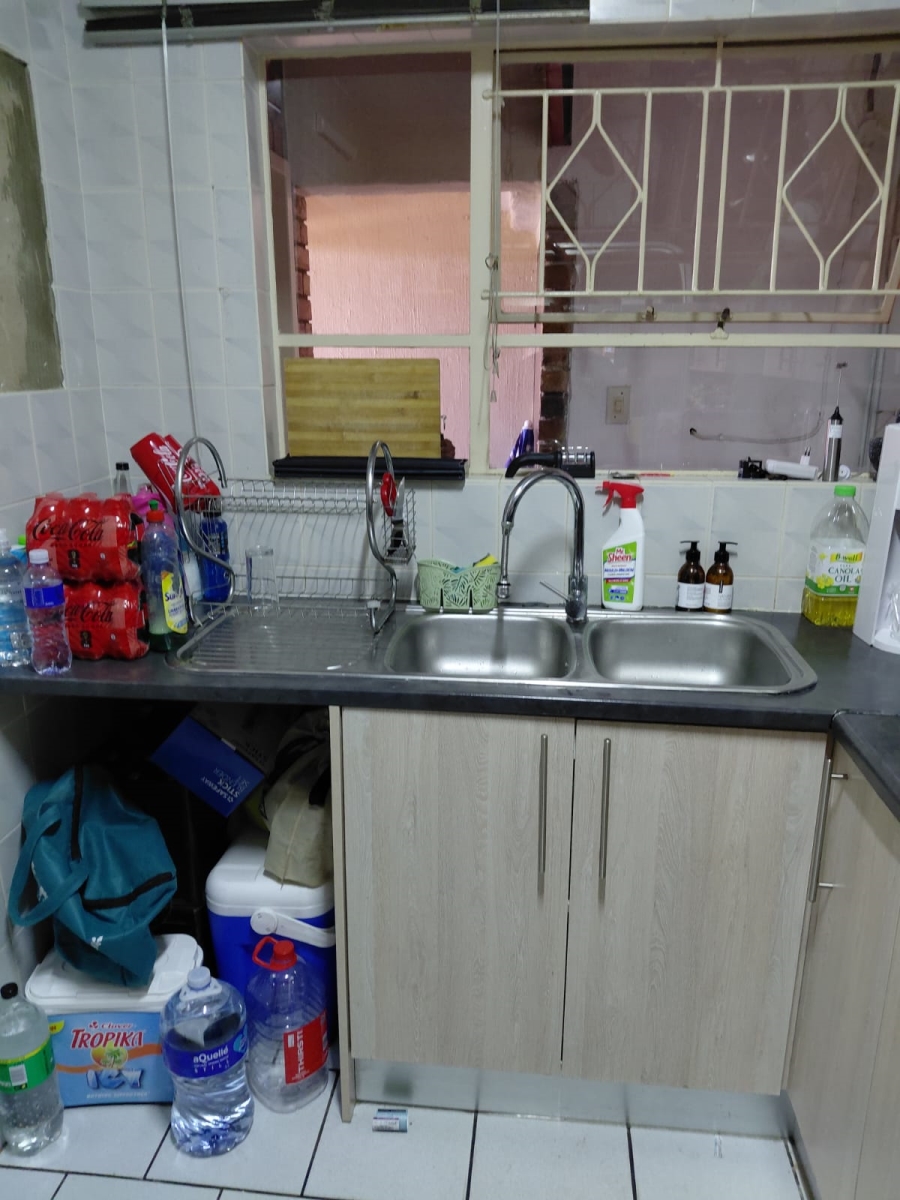 To Let 2 Bedroom Property for Rent in Vorna Valley Gauteng