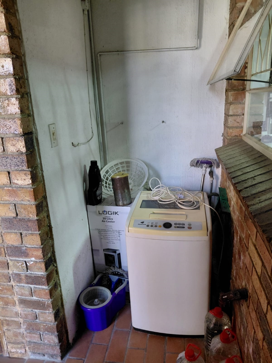 To Let 2 Bedroom Property for Rent in Vorna Valley Gauteng