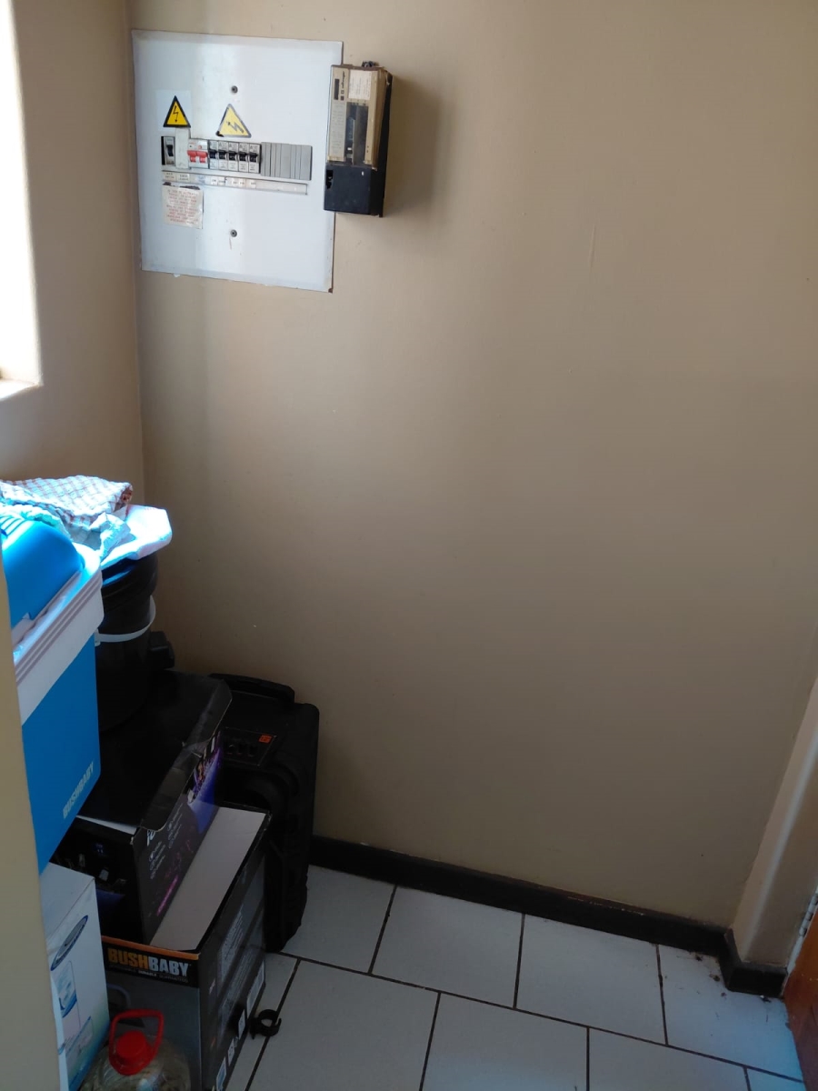 To Let 2 Bedroom Property for Rent in Vorna Valley Gauteng