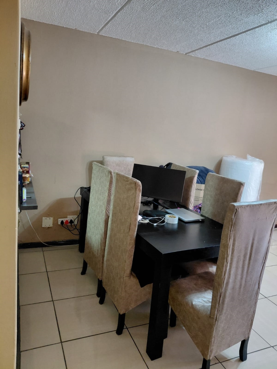 To Let 2 Bedroom Property for Rent in Vorna Valley Gauteng