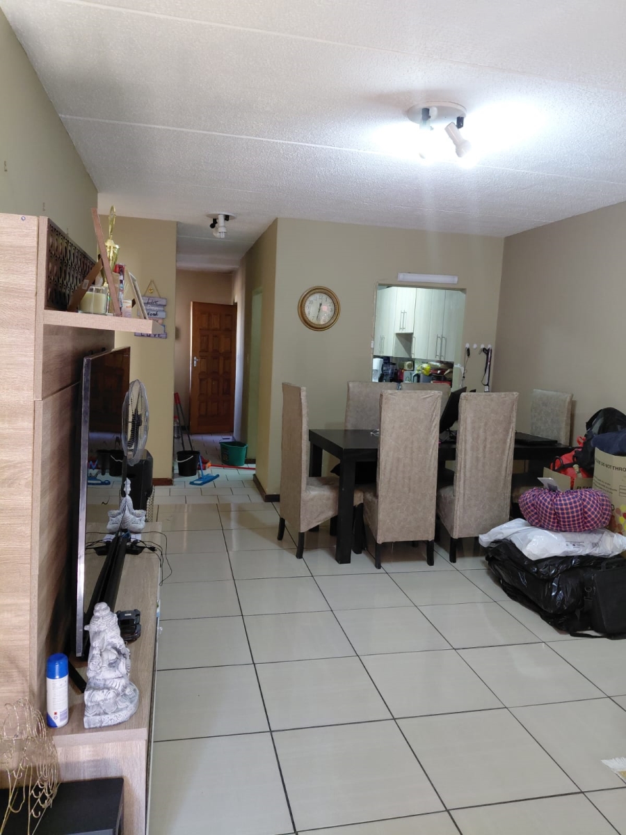 To Let 2 Bedroom Property for Rent in Vorna Valley Gauteng