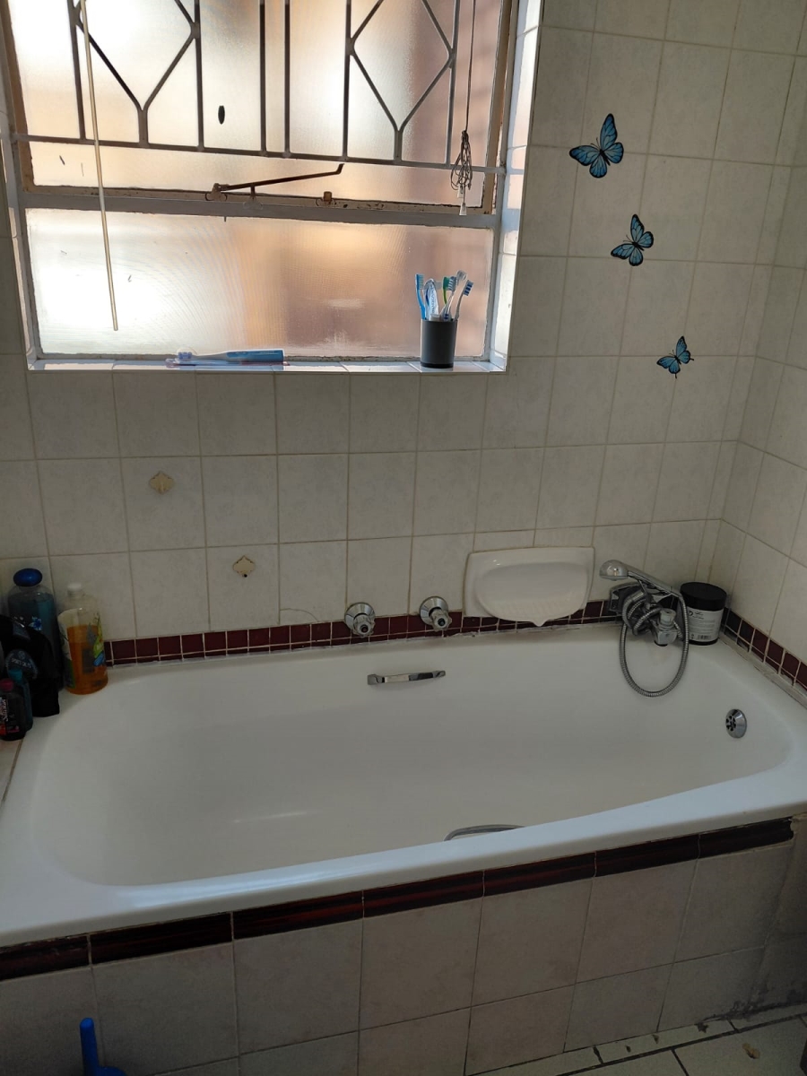 To Let 2 Bedroom Property for Rent in Vorna Valley Gauteng