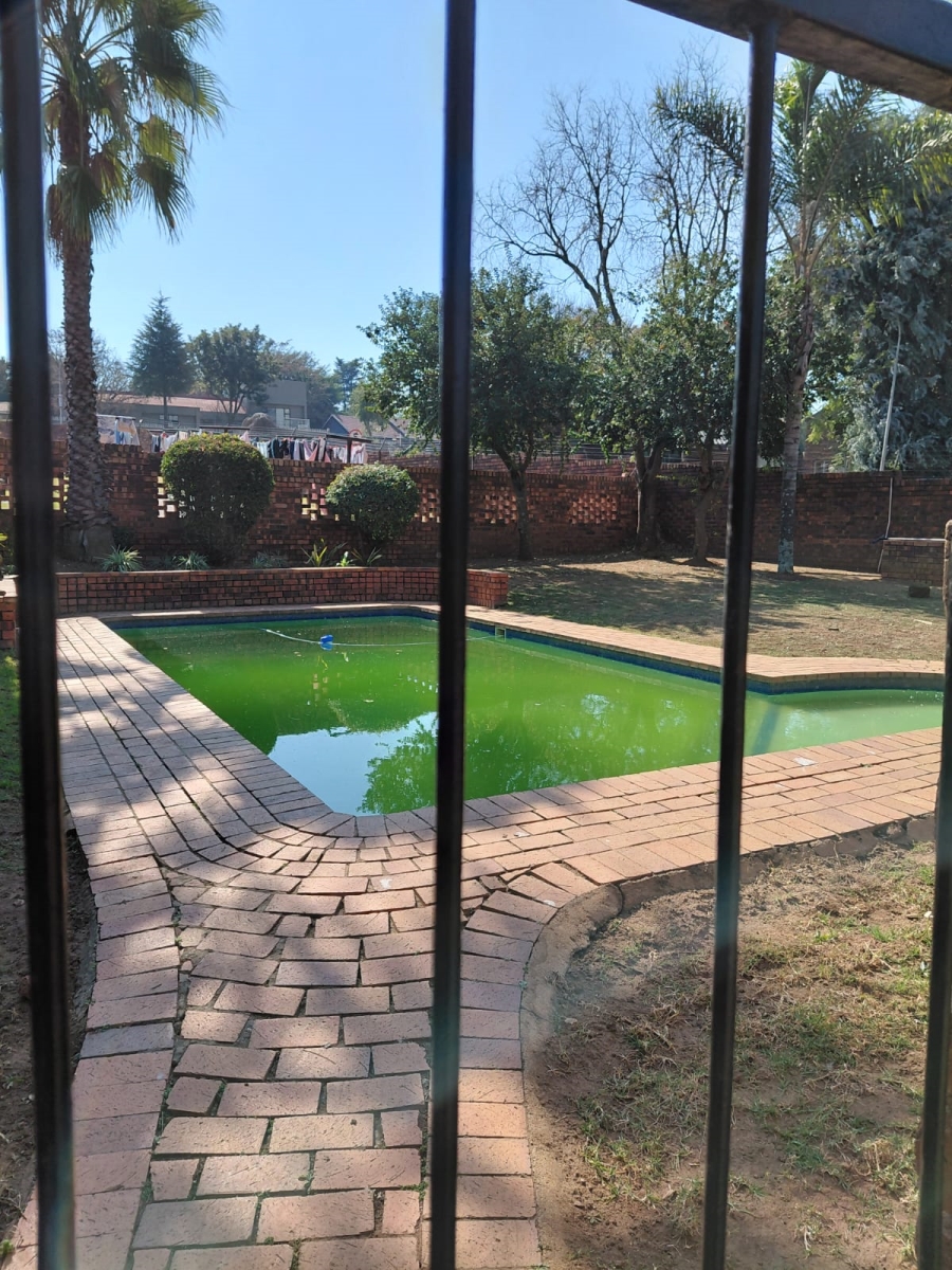 To Let 2 Bedroom Property for Rent in Vorna Valley Gauteng