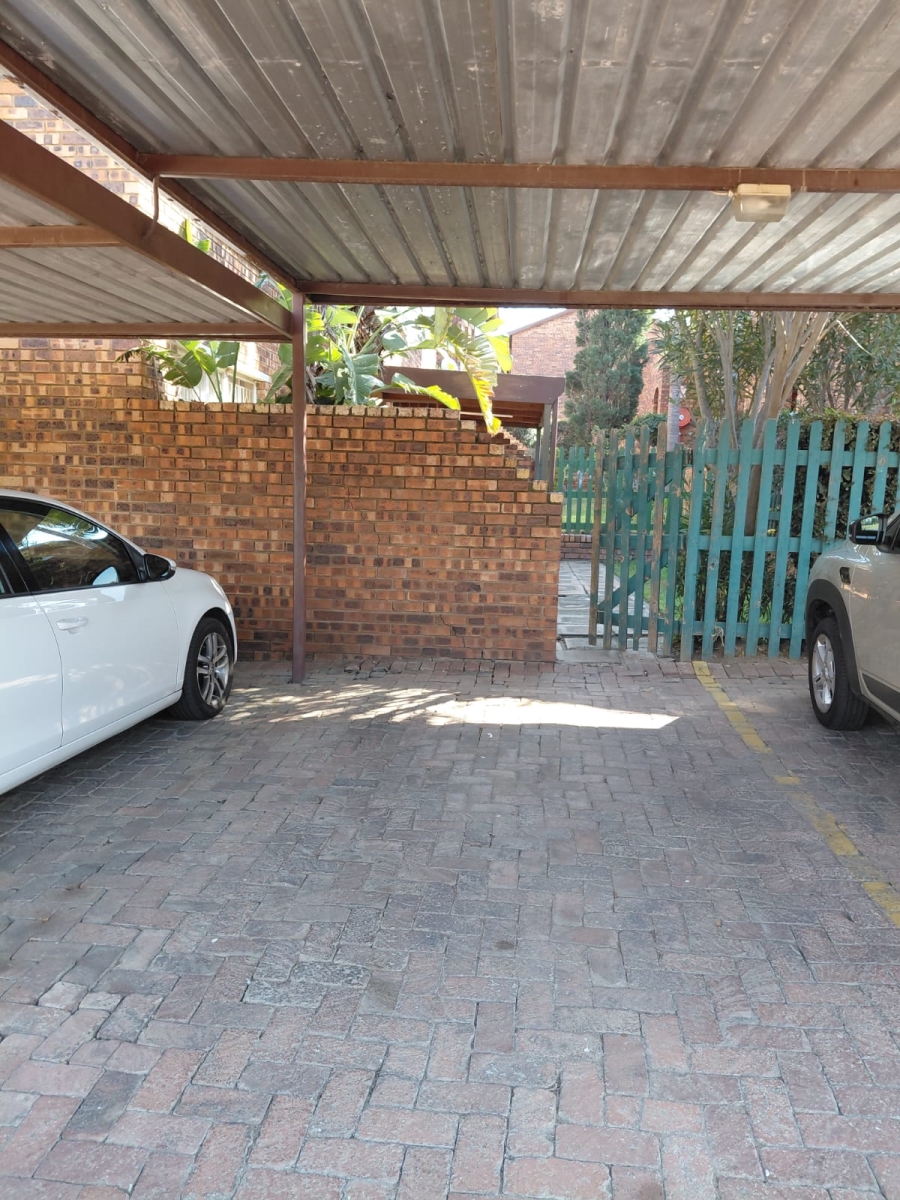 To Let 2 Bedroom Property for Rent in Vorna Valley Gauteng