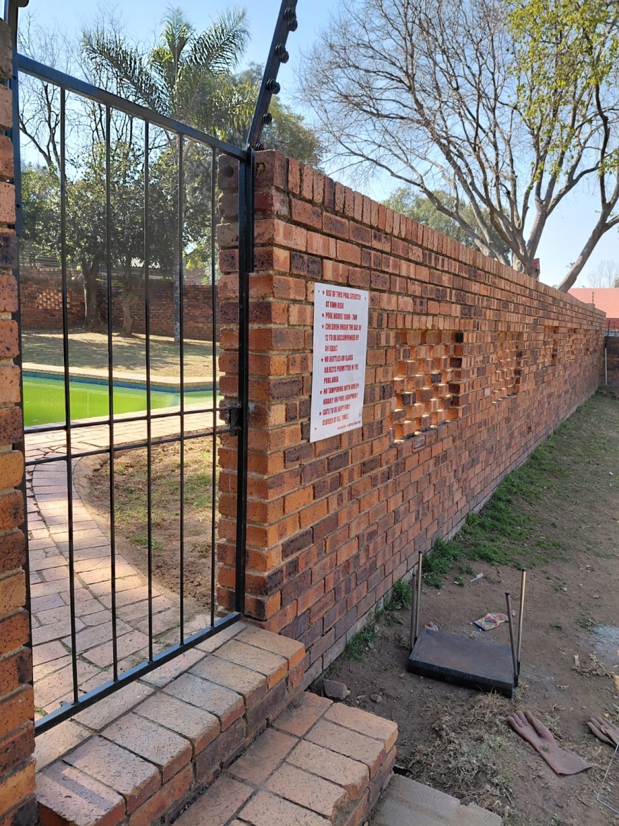 To Let 2 Bedroom Property for Rent in Vorna Valley Gauteng