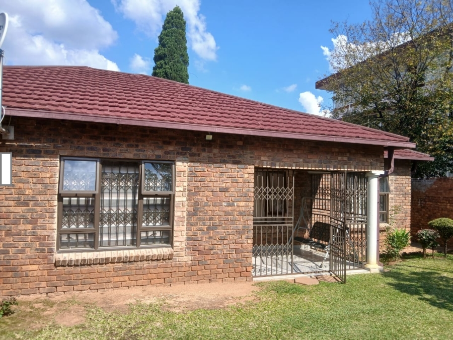 3 Bedroom Property for Sale in Mountain View Gauteng